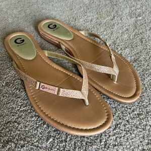 G by Guess sz 9 Women's Tan & Rose Gold Glitter Sandals Flip Flops